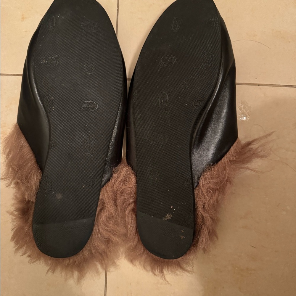 Gucci Black Leather Mules with Gold Detail - Picture 5 of 6